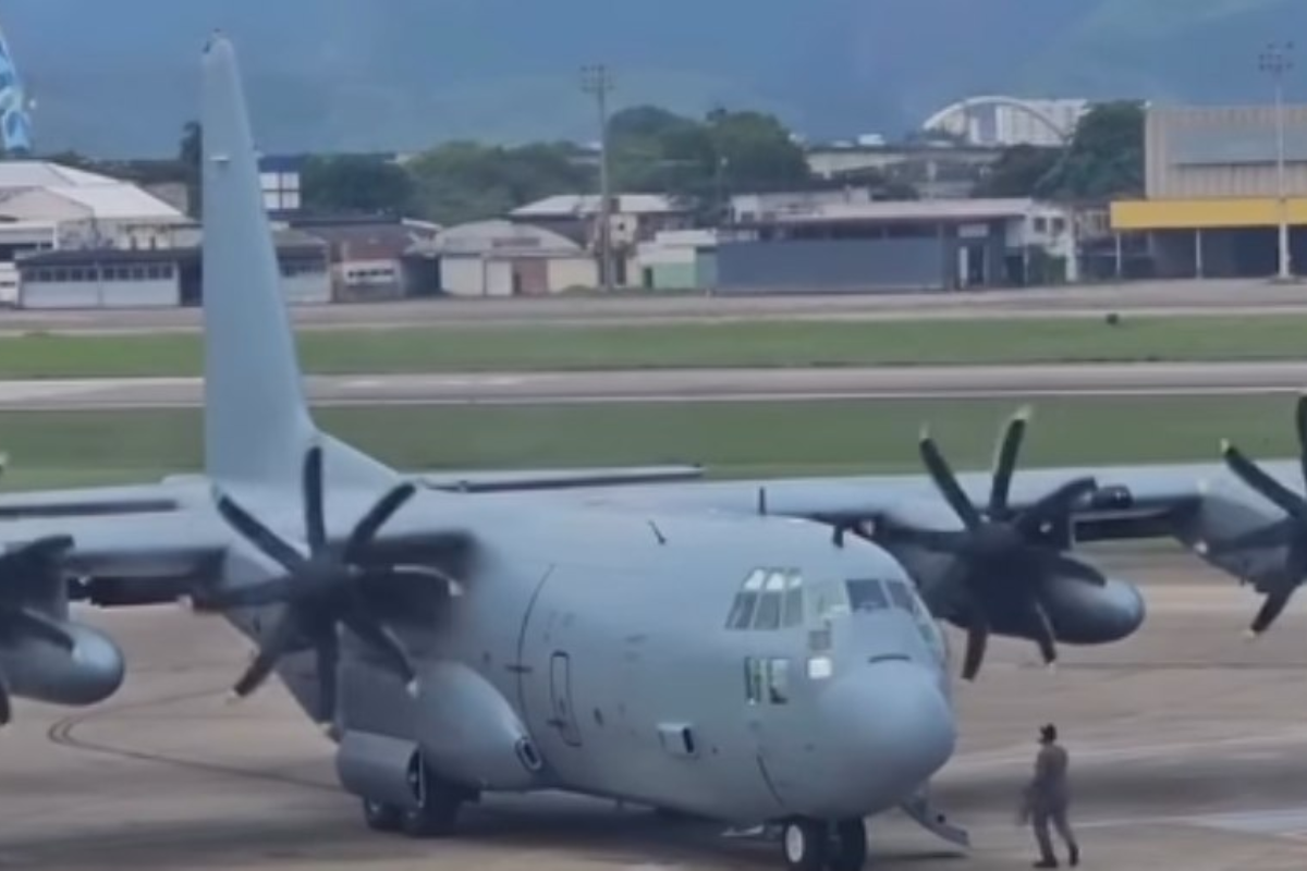 Avião militar dos EUA pousa no Galeão; veja o que se sabe