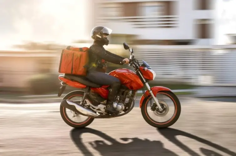 Nova lei exige curso obrigatório e mudanças para motoboys em todo o Brasil