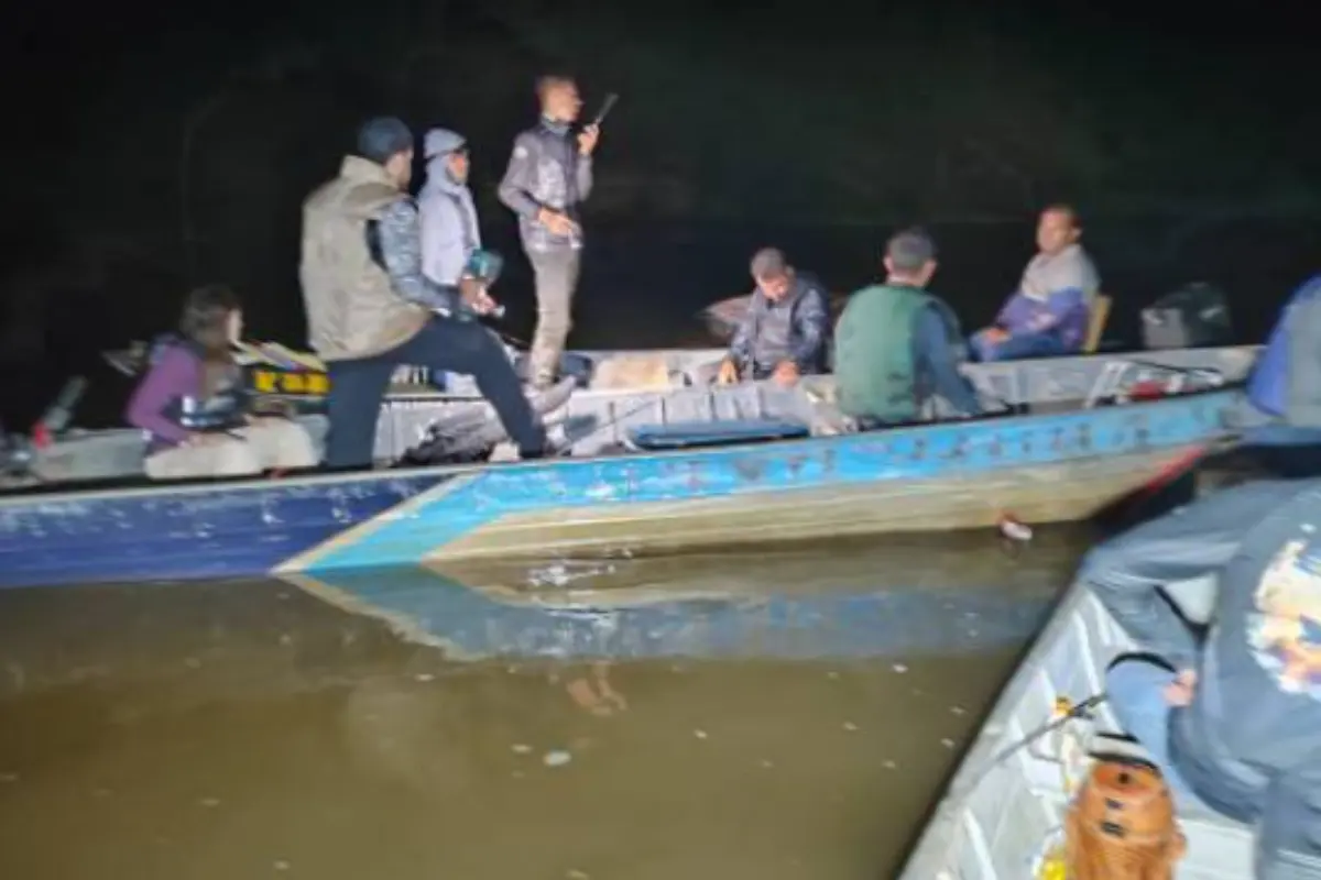 Colisão entre embarcações faz barco afundar no rio Guaporé