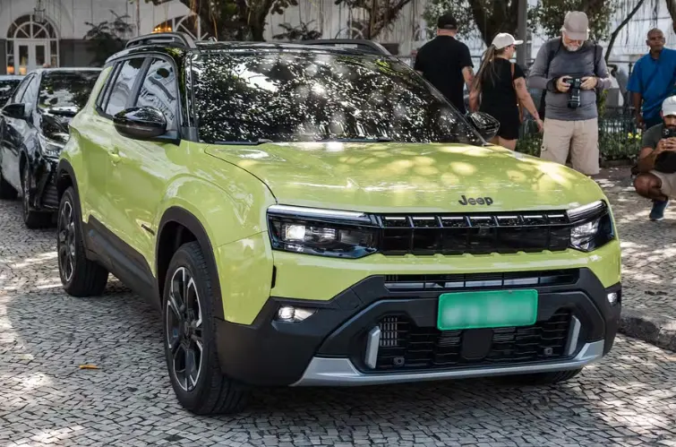 Jeep Avenger com novo visual é revelado no Brasil