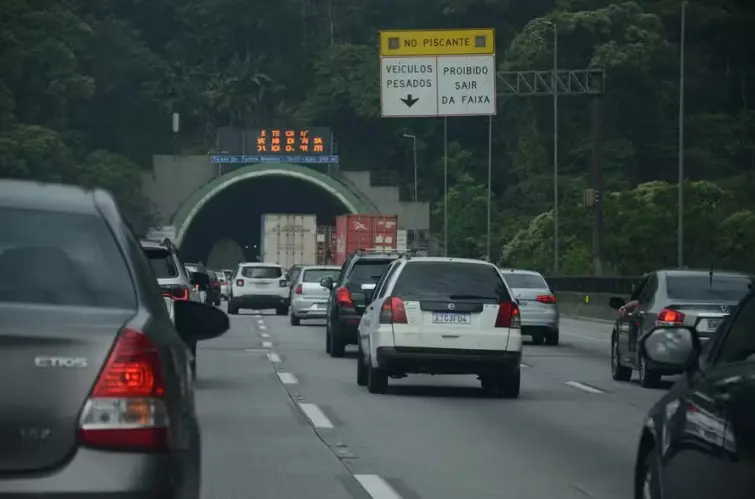 Saiba quais cuidados tomar com carros que ficam parados enquanto o dono viaja