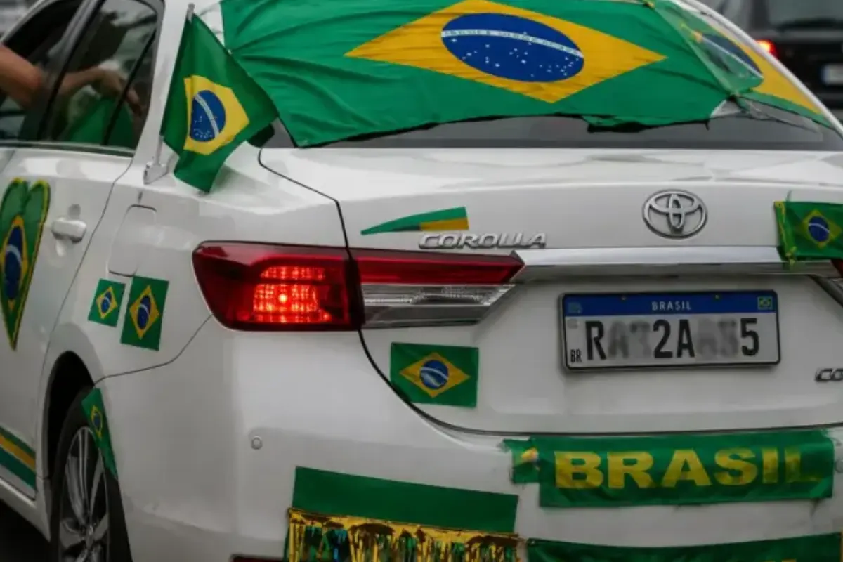 5 decorações de Copa do Mundo no carro que podem render multa