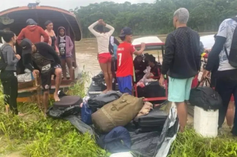 Naufrágio de embarcação com time de futebol deixa um desaparecido no interior do Acre