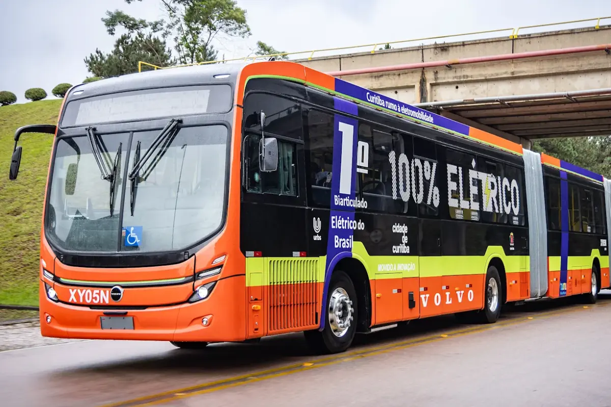 BYD lidera mercado de ônibus elétricos e responde por quase metade dos emplacamentos no Brasil