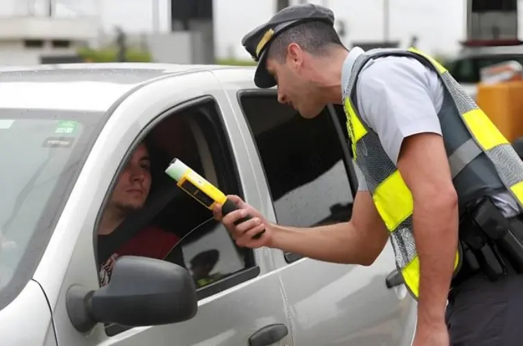 Veja 5 fake news que vão te fazer levar multa