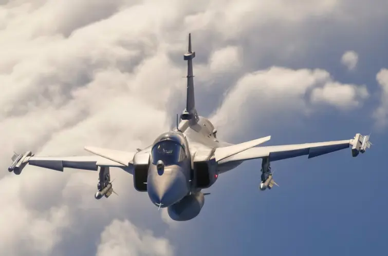 Caça brasileiro F-39E Gripen tem alcance de até 4 mil km e raio de combate de 1.500 km