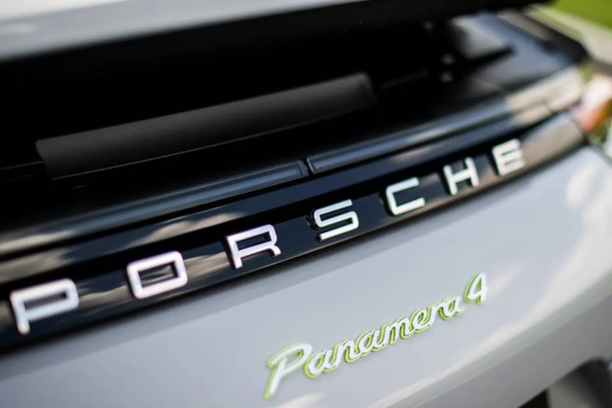 Porsche Panamera avaliado em mais de R$ 630 mil é destaque em leilão da Copart