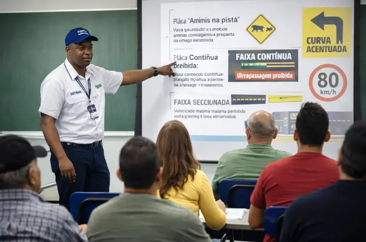 Sinalização de rodovia que todo condutor precisa dominar; Veja quais são
