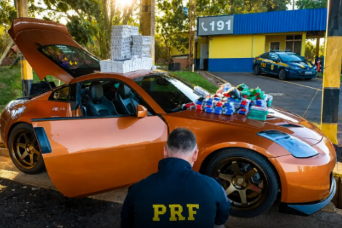 Nissan 350Z usado no drift é apreendido com 416 iPhones e 2,8 mil ampolas de remédio na BR-277