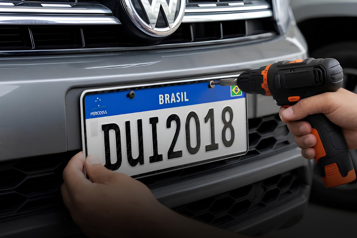 Projeto quer permitir que motorista leve a placa do carro antigo para um novo; entenda a proposta