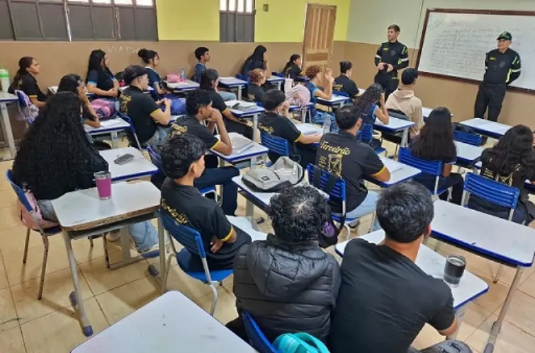 Detran-RO leva palestra sobre segurança no trânsito a estudantes em Porto Velho