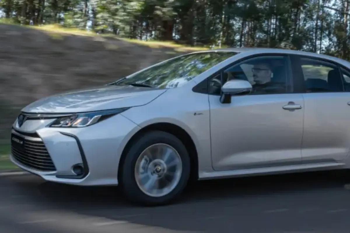 Toyota firma parceria com a Uber para facilitar compra de híbridos e elétricos por motoristas