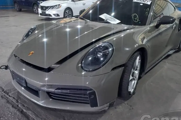 Porsche 911 avaliado em R$ 1,4 milhão vai a leilão com lance inicial pela metade do preço