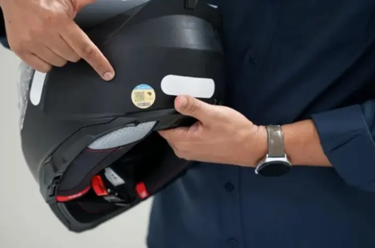 Inmetro aprova uso obrigatório de QR Code em capacetes a partir de julho de 2026