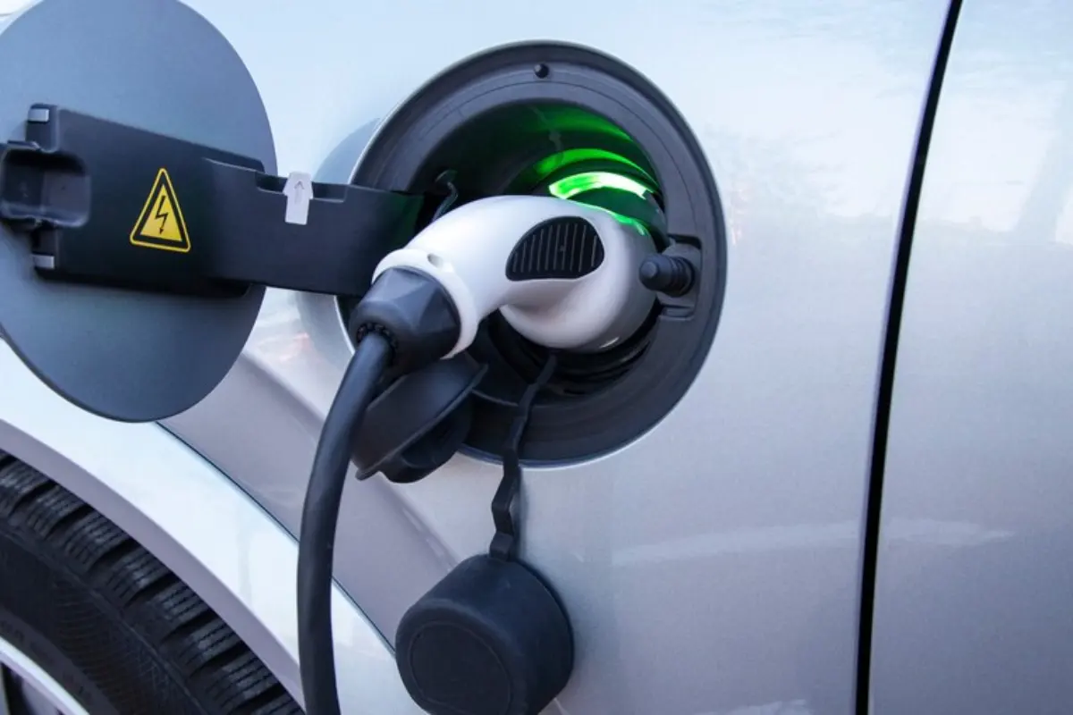 Elétricos e pontos de recarga passam a atrair criminosos com avanço da eletrificação