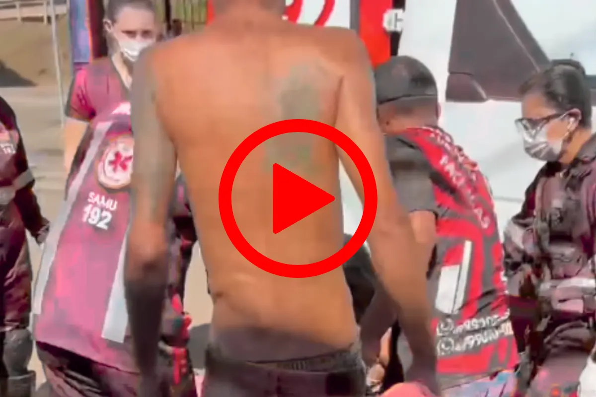 Motociclista fica desacordada após colidir contra porta de comércio na região central da capital