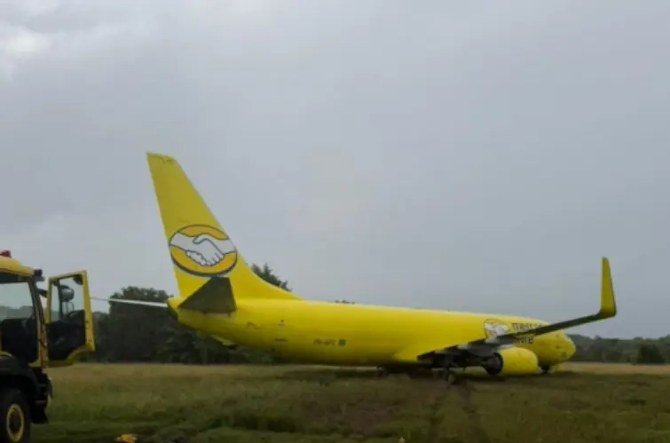 Avião cargueiro da GOL sai da pista após pouso no aeroporto de Salvador
