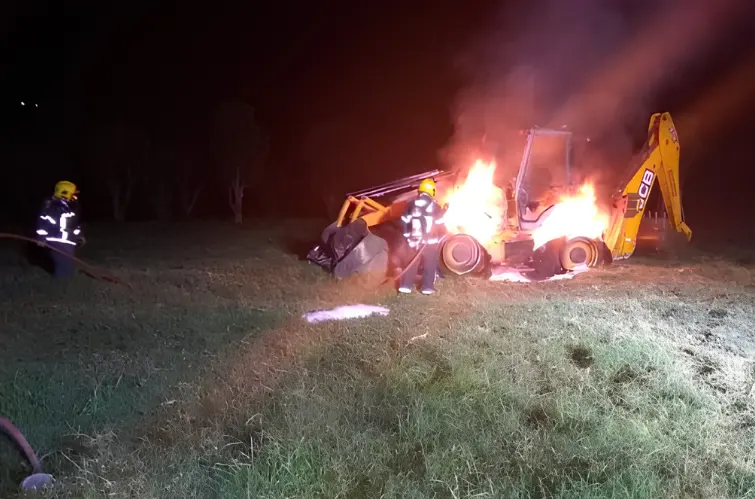 DER tem prejuízo de quase R$ 1 milhão após incêndio criminoso destruir máquinas em Rondônia