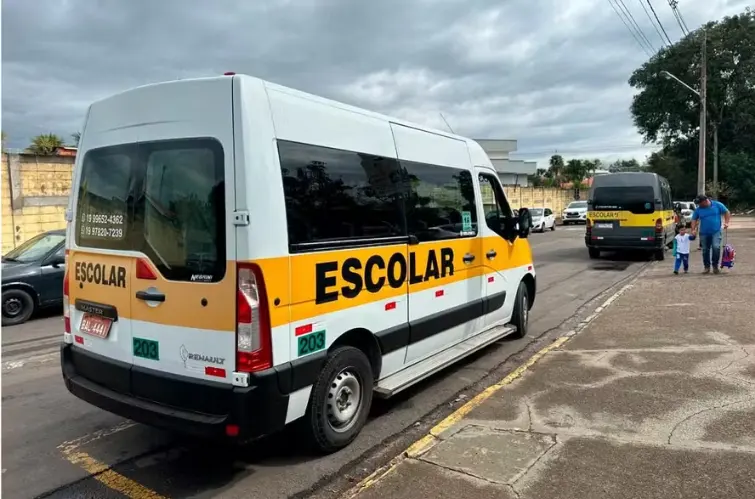 Veja 8 coisas que você precisa verificar antes de contratar uma van escolar