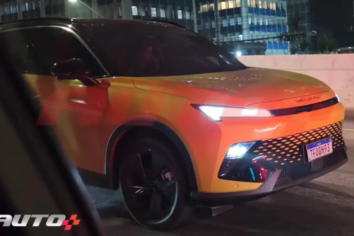 BAIC prepara estreia no Brasil e SUV Mofang é flagrado em São Paulo