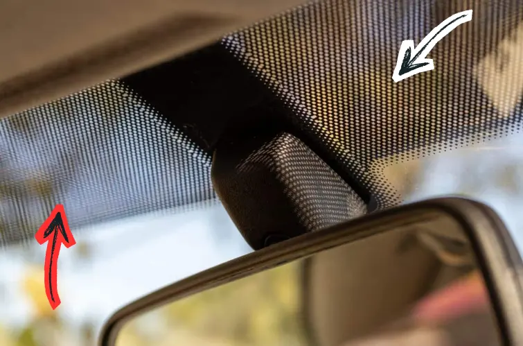 Você sabe para que servem os pontinhos pretos no para-brisa do carro