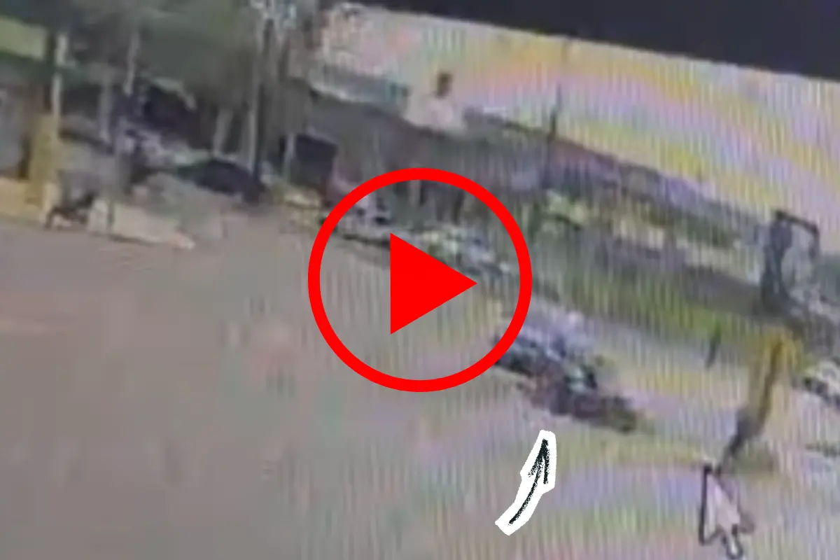 Carro derruba semáforo após colisão entre dois veículos em Porto Velho