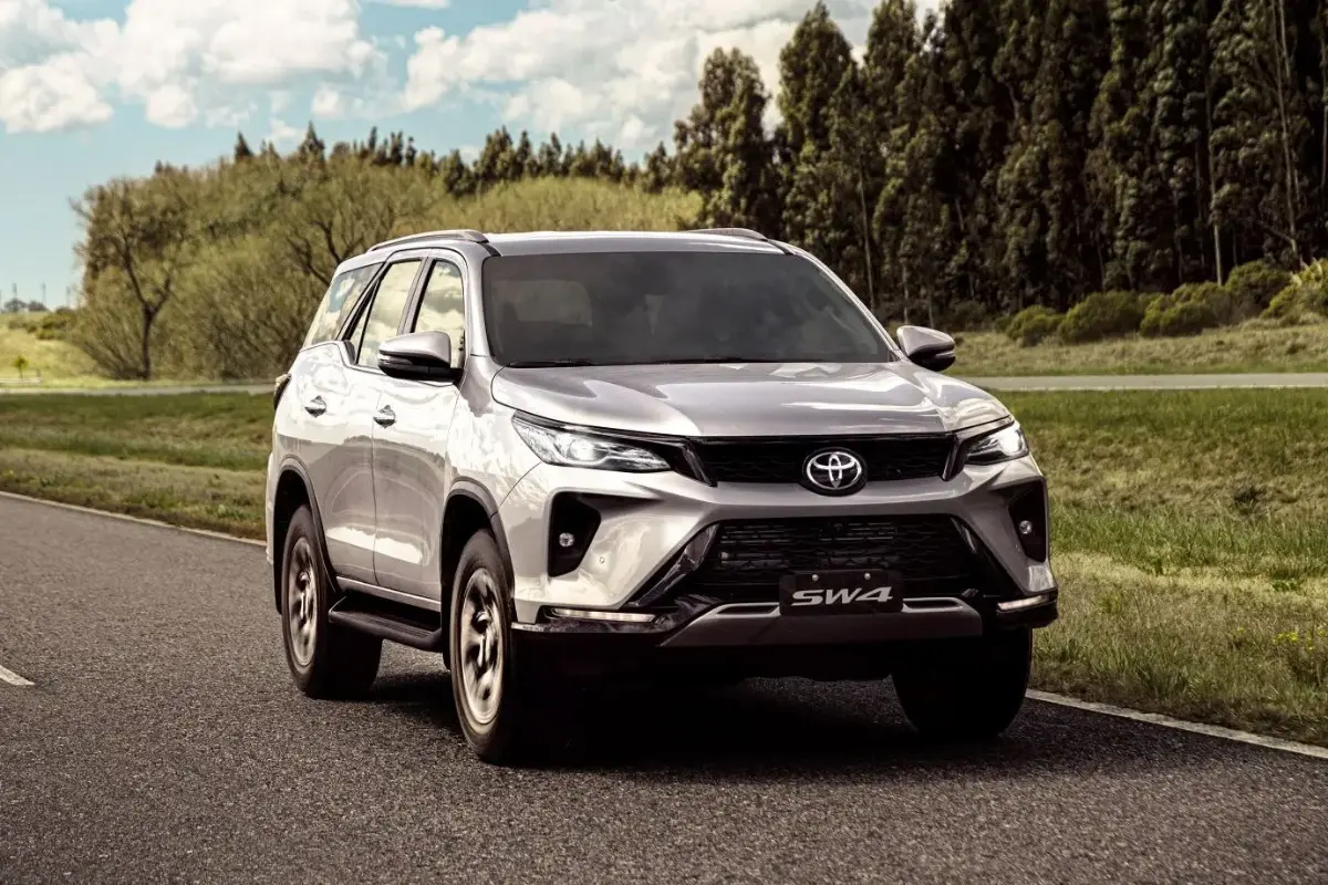 Toyota SW4 recebe desconto de R$ 54.600 para enfrentar avanço do Haval H9