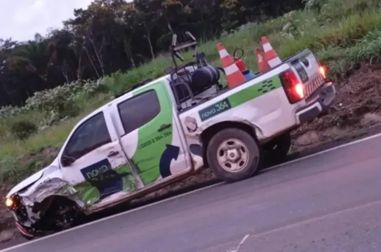 Carro de apoio da Nova 364 se envolve em colisão com carreta entre Guaporé e Vilhena