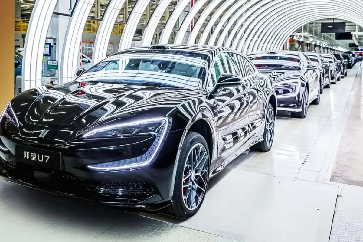 Trump admite produção de carros chineses nos EUA enquanto montadoras pedem restrições