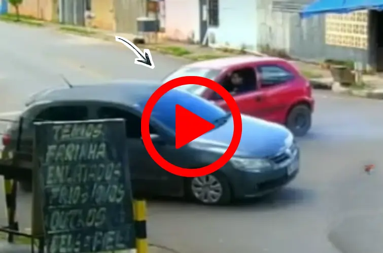 Vídeo mostra forte colisão entre dois carros na zona Leste de Porto Velho