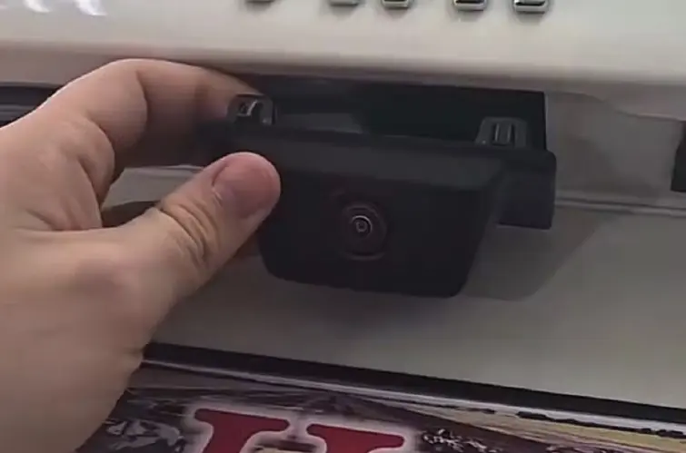 Donos de Renegade, Pulse e Fastback relatam furtos frequentes de câmeras de ré