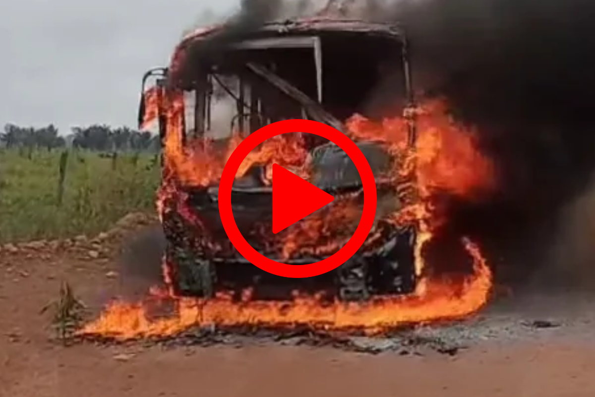 Ônibus escolar pega fogo durante transporte de crianças em Candeias do Jamari