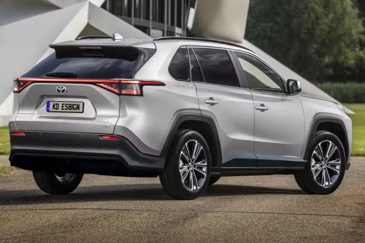 Novo Toyota Corolla Cross nacional terá versão híbrida plug-in flex e opção de sete lugares