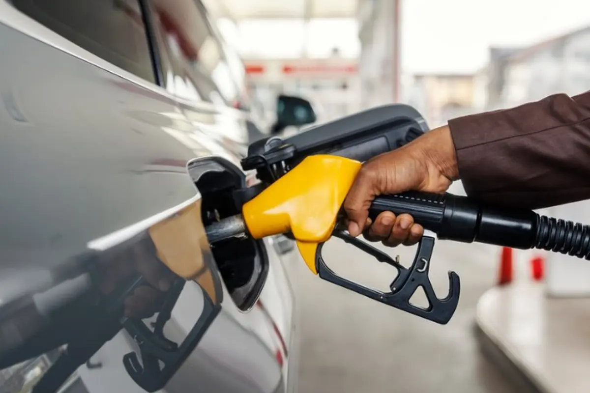 Governo regulamenta subsídio ao diesel e confirma desconto de R$ 1,12 por litro