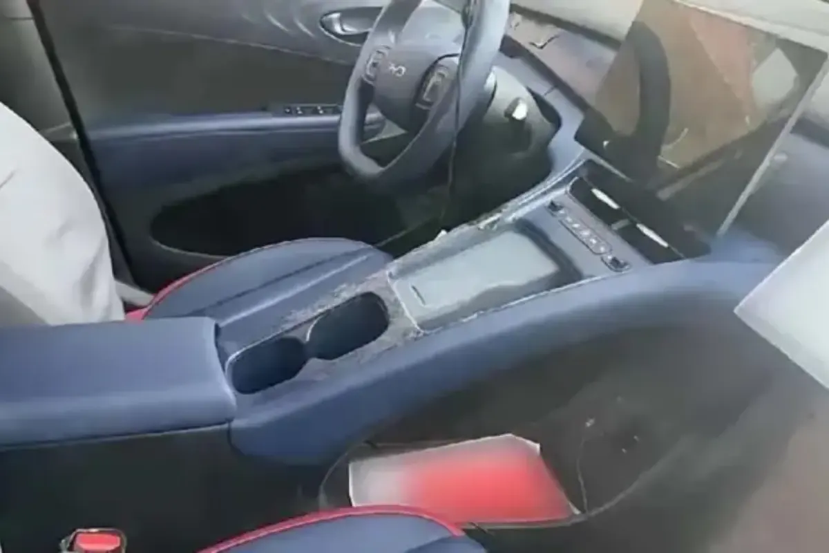 Vazamento revela interior do novo BYD Dolphin Mini e antecipa mudanças