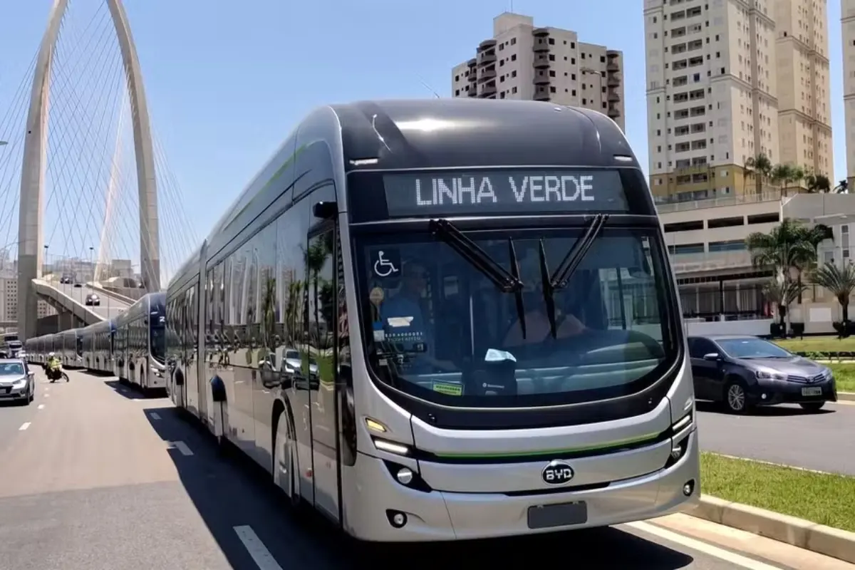 Ônibus autônomos e trânsito controlado por IA podem avançar no Brasil