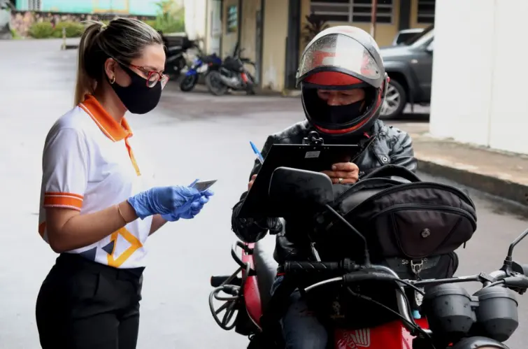 Motoristas podem solicitar entrega em domicilio da CNH e Permissao Internacional para Dirigir em Rondonia