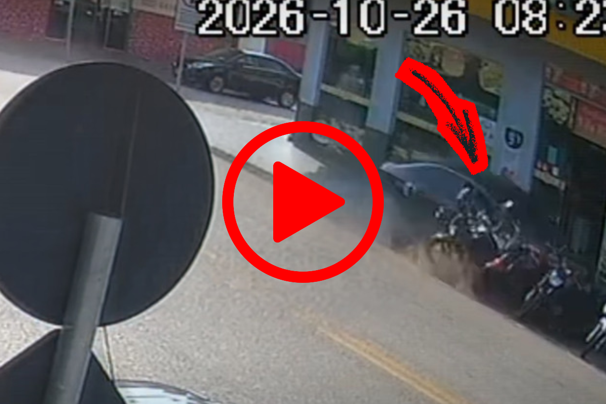 Onix atinge motos e bicicleta elétrica em acidente com 10 veículos na Avenida Calama