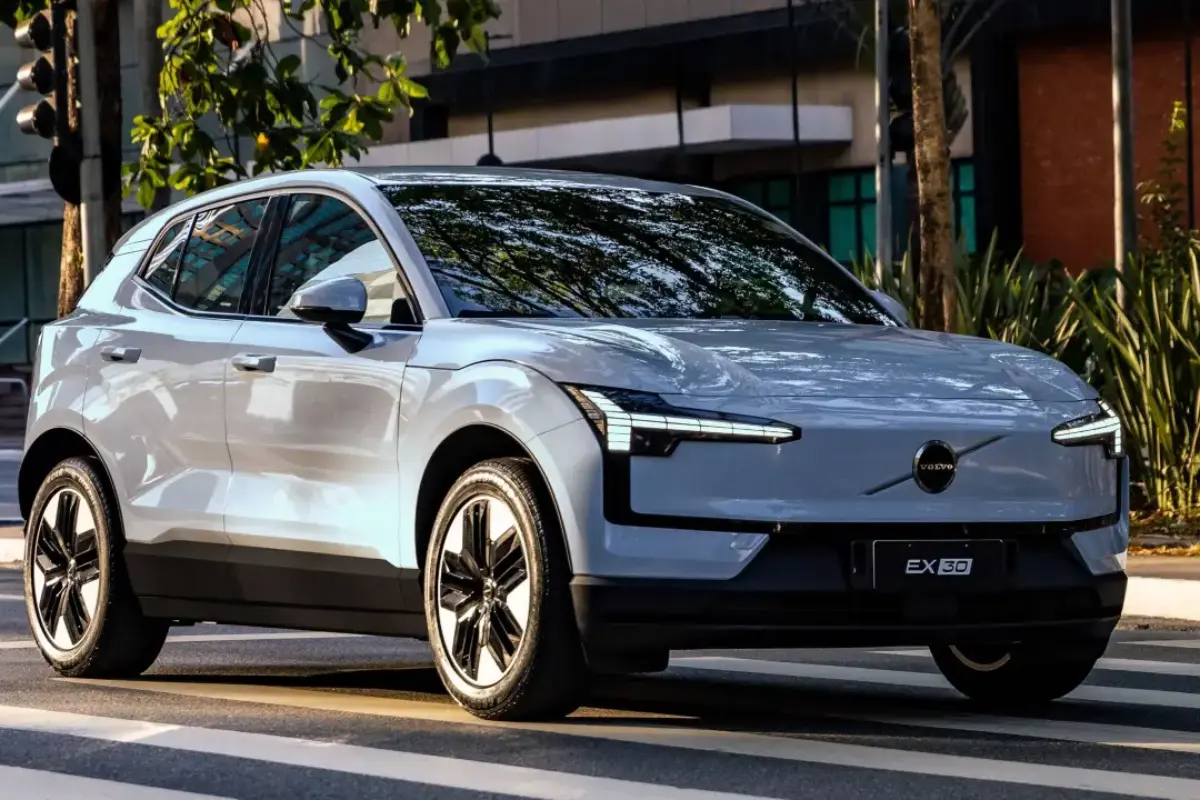 Volvo atrasa recall e donos do EX30 seguem com bateria limitada a 70%