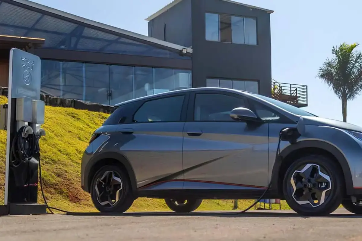 Celular e carro elétrico têm o mesmo problema ao passar de 80% de carga; entenda