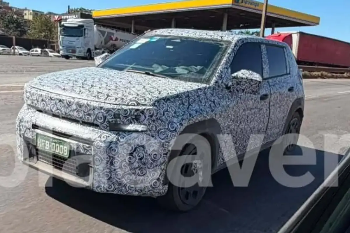 Novo Fiat Argo 2027 é flagrado em testes e pode estrear ainda neste mês com novo sobrenome