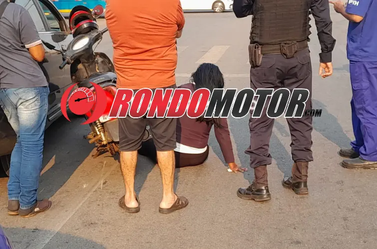 Motociclista quebra a perna após acidente em frente à rodoviária de Porto Velho