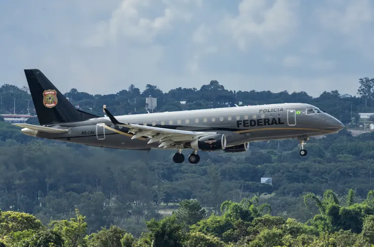 Conheça o avião da Polícia Federal que pousou em Porto Velho nesta semana