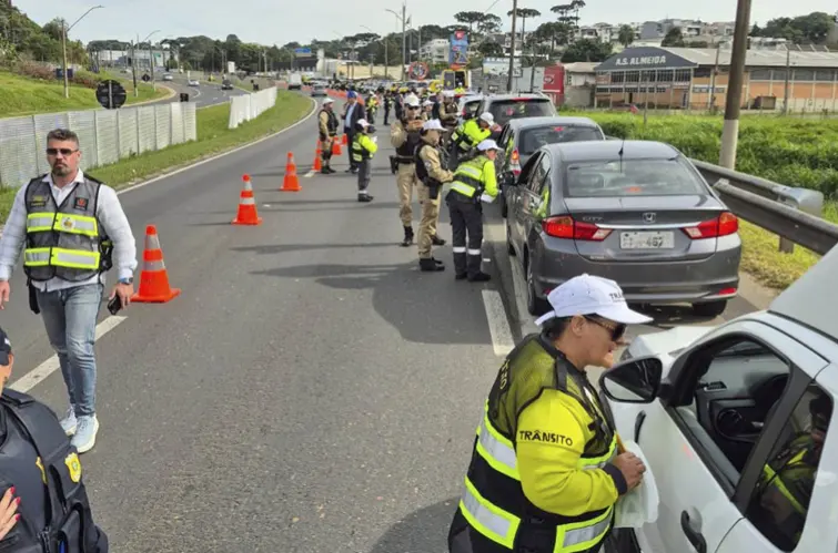 Se alertar blitz em grupos pode dar problema, e nos apps de navegação: existe diferença legal?