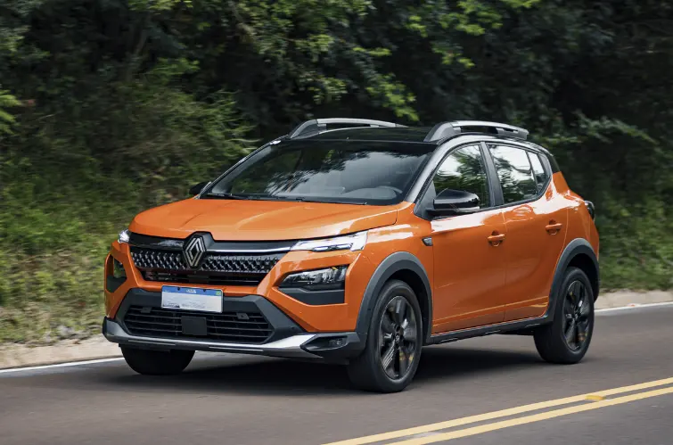 Donos do Renault Kardian relatam falhas em câmbio, central multimídia e freios