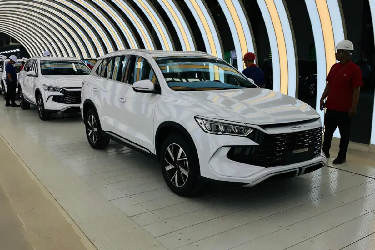 Governo zera imposto de cota de elétricos e híbridos desmontados e favorece BYD