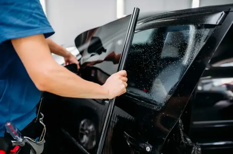 Novas regras do insulfilm mudam o que pode e o que não pode nos vidros do carro