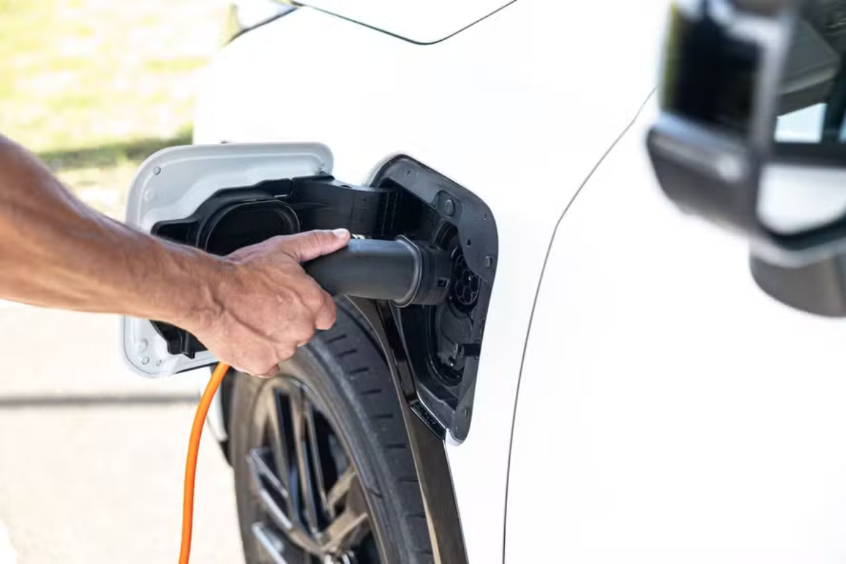 Mau uso faz carros híbridos plug-in poluírem mais que o divulgado