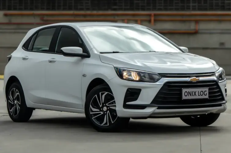 Chevrolet Onix Log 2027 chega focado no trabalho e faz até 16,3 km/l na estrada