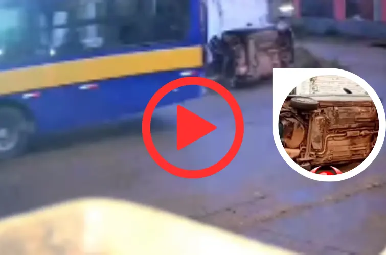 Ônibus escolar arrasta carro estacionado e veículo capota na zona Leste de Porto Velho